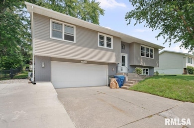 2426 W 44th St, Davenport, IA 52806 - photo 2