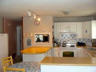 28 12th St W, Salisbury, MA 01952 - photo 4