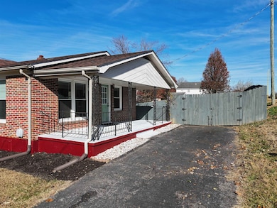 106 Montgomery St, Radford, VA 24141 - photo 5