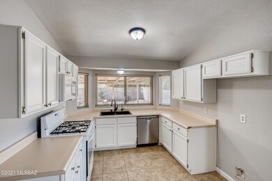 2561 W Whisbrook Ln, Tucson, AZ 85741 - photo 7