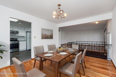 12E-DINING ROOM