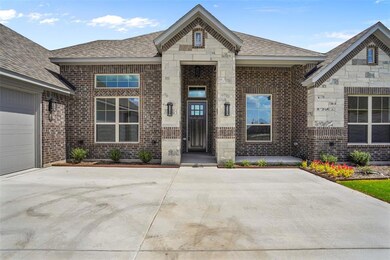 2213 Vanderbilt Dr, Weatherford, TX 76088 - photo 3