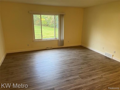 2049 N Duck Lake Rd, Highland, MI 48356 - photo 3