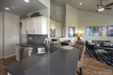 1558 W Williamson Ave, Sisters, OR 97759 - photo 3