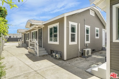 1254 1/2 W Exposition Blvd, Los Angeles, CA 90007 - photo 2