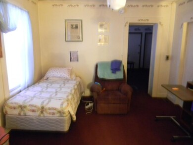 196 Elmwood Ave, Burlington, VT 05401 - photo 6