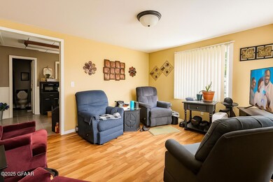 1124 6th Ave N, Grand Forks, ND 58203 - photo 7