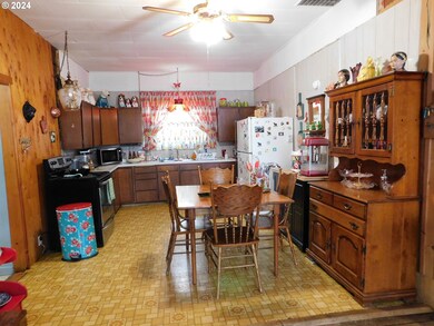 303 A St, Myrtle Point, OR 97458 - photo 6