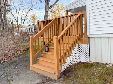 807 Nottingham Dr, Exeter, NH 03833 - photo 3