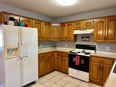 305 N Flint Ave, Bolivar, MO 65613 - photo 6