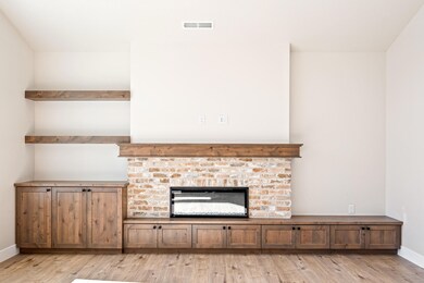 1152 E 4240 N