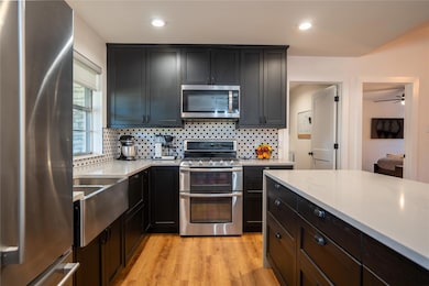 2102 Kent St, Taylor, TX 76574 - photo 5