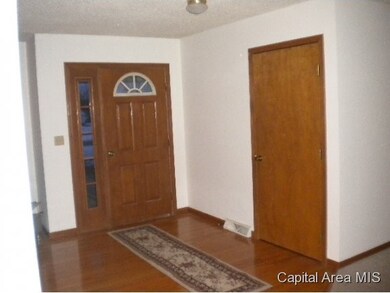 20582 Garner Rd, Virginia, IL 62691 - photo 3