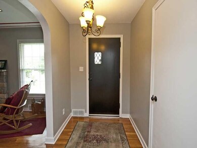 Entry/Foyer.