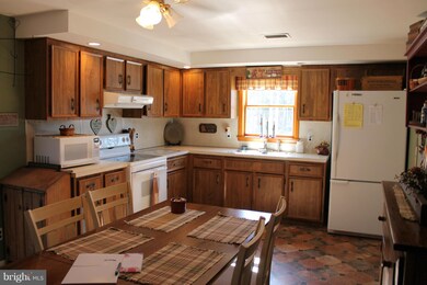 634 Box Factory Rd, Summit Point, WV 25446 - photo 6