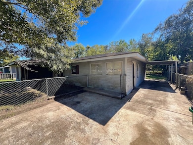 816 E Wilkins St, Angleton, TX 77515 - photo 3