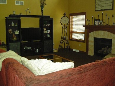 4881 Highwood Cir, Middleton, WI 53562 - photo 4