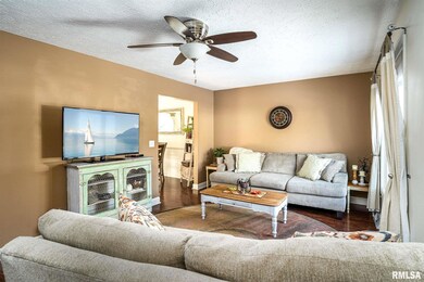 2431 W 57th St, Davenport, IA 52806 - photo 4