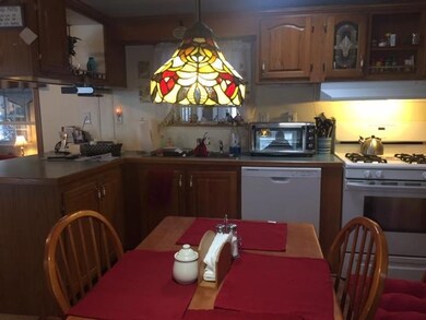 67 Anna Robert Eat in Kitchen