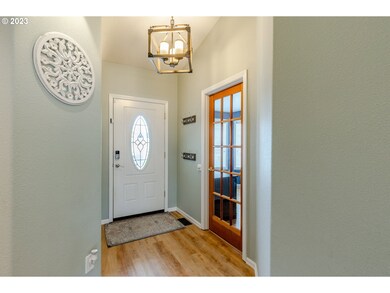 1065 N 1st St, Creswell, OR 97426 - photo 5