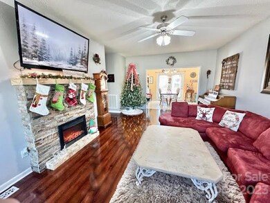 126 Cross Creek Dr unit 19, Statesville, NC 28625 - photo 3