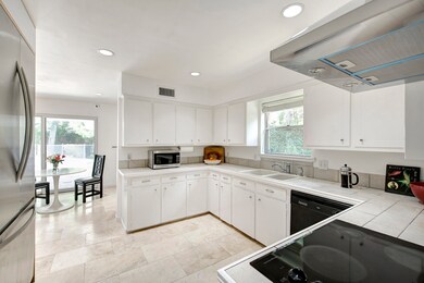 10002 Holly Springs Dr, Houston, TX 77042 - photo 7