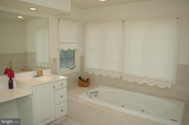 12801 Owens Glen Dr, Fairfax, VA 22030 - photo 3