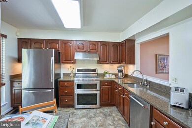 8302 Southern Oaks Ct, Lorton, VA 22079 - photo 5