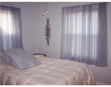 524 N Dexter Dr, Lansing, MI 48910 - photo 5