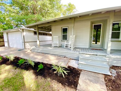 105 Oxford St, Tomball, TX 77375 - photo 2