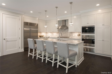 Ritz-Carlton Residences unit 3211, North Hills, NY 11040 - photo 7