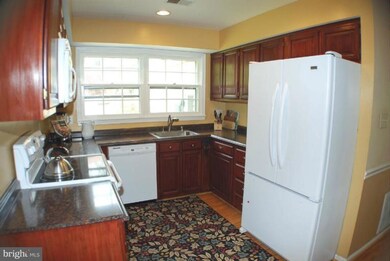 2552 Huntington Dr, Herndon, VA 20171 - photo 3