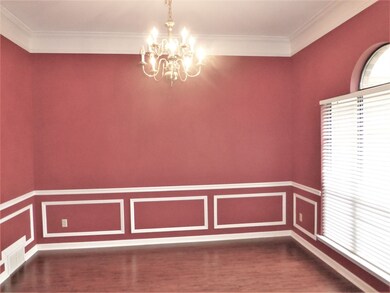 Formal dining with crown molding and decorative tr