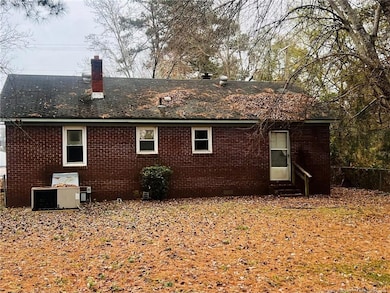 509 N Patterson St, Maxton, NC 28364 - photo 3