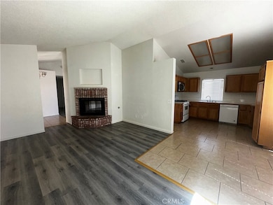 13275 Wrangler Ln, Victorville, CA 92392 - photo 4