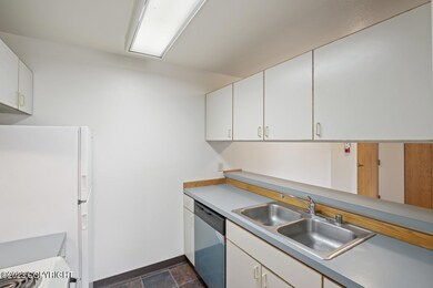 Hommati.com-9710_Morningside_Loop_AK-09-