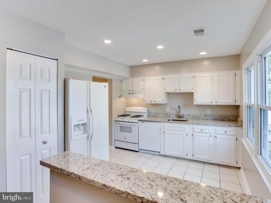 2057 Mayflower Dr, Woodbridge, VA 22192 - photo 2