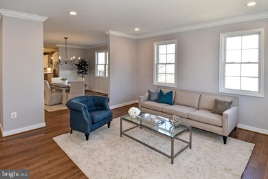 5722 Magnolia Ln, Falls Church, VA 22041 - photo 3