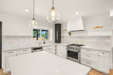 22450 Maycotte Rd, Woodland Hills, CA 91364 - photo 3