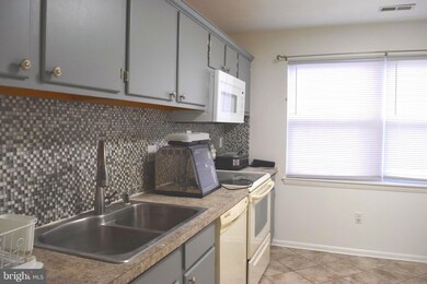 19 Juliet Ln unit 201, Nottingham, MD 21236 - photo 2