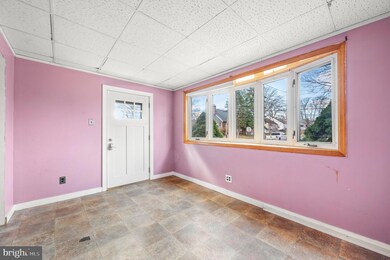 698 2nd Ave, Folsom, PA 19033 - photo 2