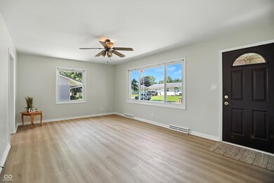 2811 Beech Dr, Columbus, IN 47203 - photo 3