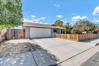 1640 4th St, Clovis, CA 93611 - photo 3