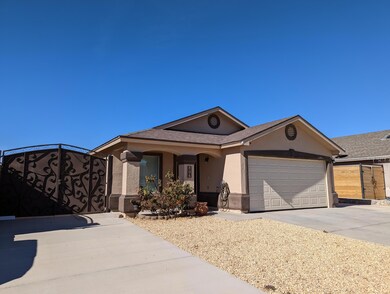 808 Desert Cactus Dr, Horizon City, TX 79928 - photo 3