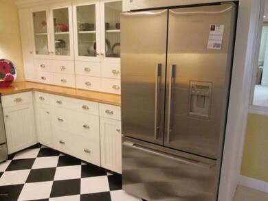 KITCHEN/ FRIDGE