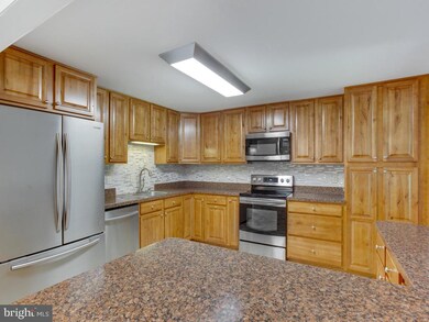 2432 Dorchester Rd, Upper Marlboro, MD 20774 - photo 5