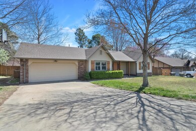1022 N Faulkner Dr, Claremore, OK 74017 - photo 3