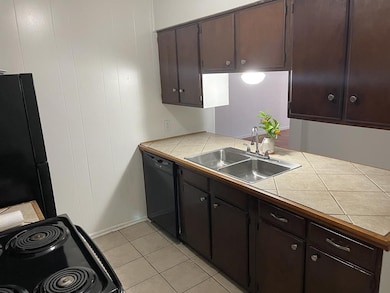 1403 Kingfisher Dr, Beeville, TX 78102 - photo 5