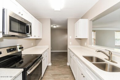 5562 Enchanted Dr, Jacksonville, FL 32244 - photo 4