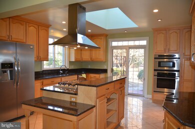 6614 Van Winkle Dr, Falls Church, VA 22044 - photo 4